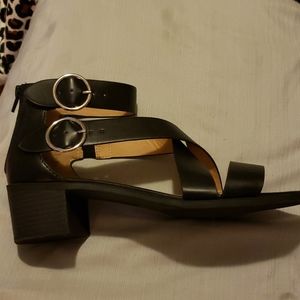 American Eagle Sandals